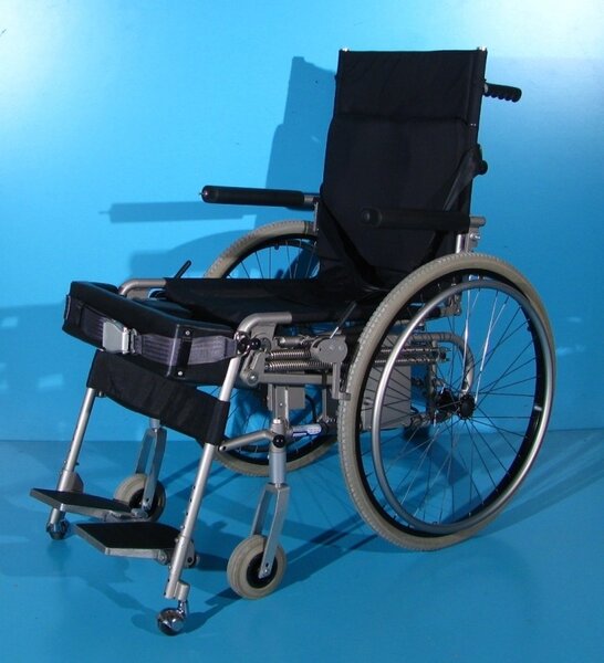 Scaun cu rotile cu verticalizare electrica Levo