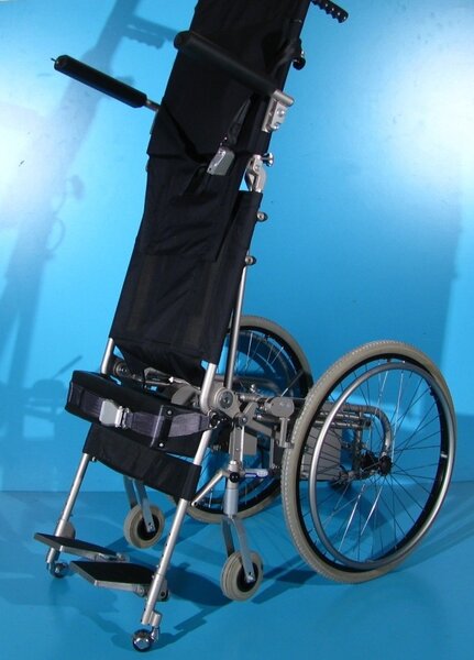 Scaun cu rotile cu verticalizare electrica Levo