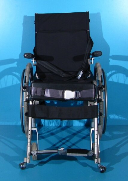 Scaun cu rotile cu verticalizare electrica Levo