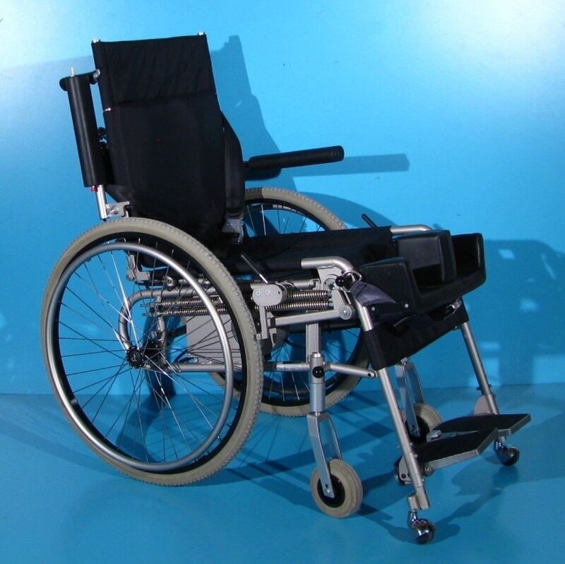 Scaun cu rotile cu verticalizare electrica Levo