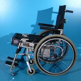 Scaun cu rotile cu verticalizare electrica Levo